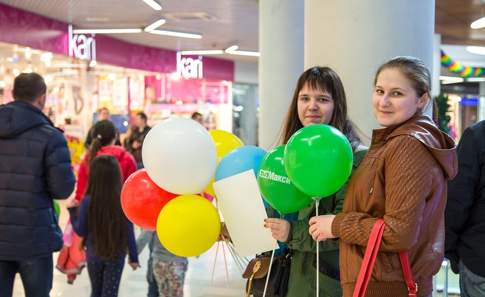 Макси смоленск. Открытие ТРЦ макси Смоленск. Торжественное открытие ТРЦ. Праздничное открытие ТРК. Фотозона ТРЦ макси Смоленск.